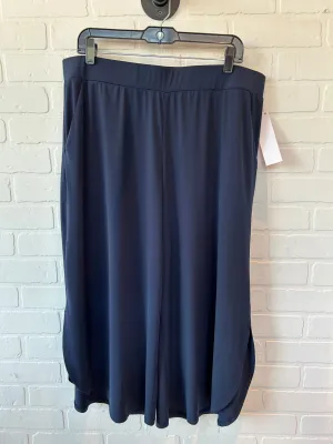 Navy Capris Gili, Size 12