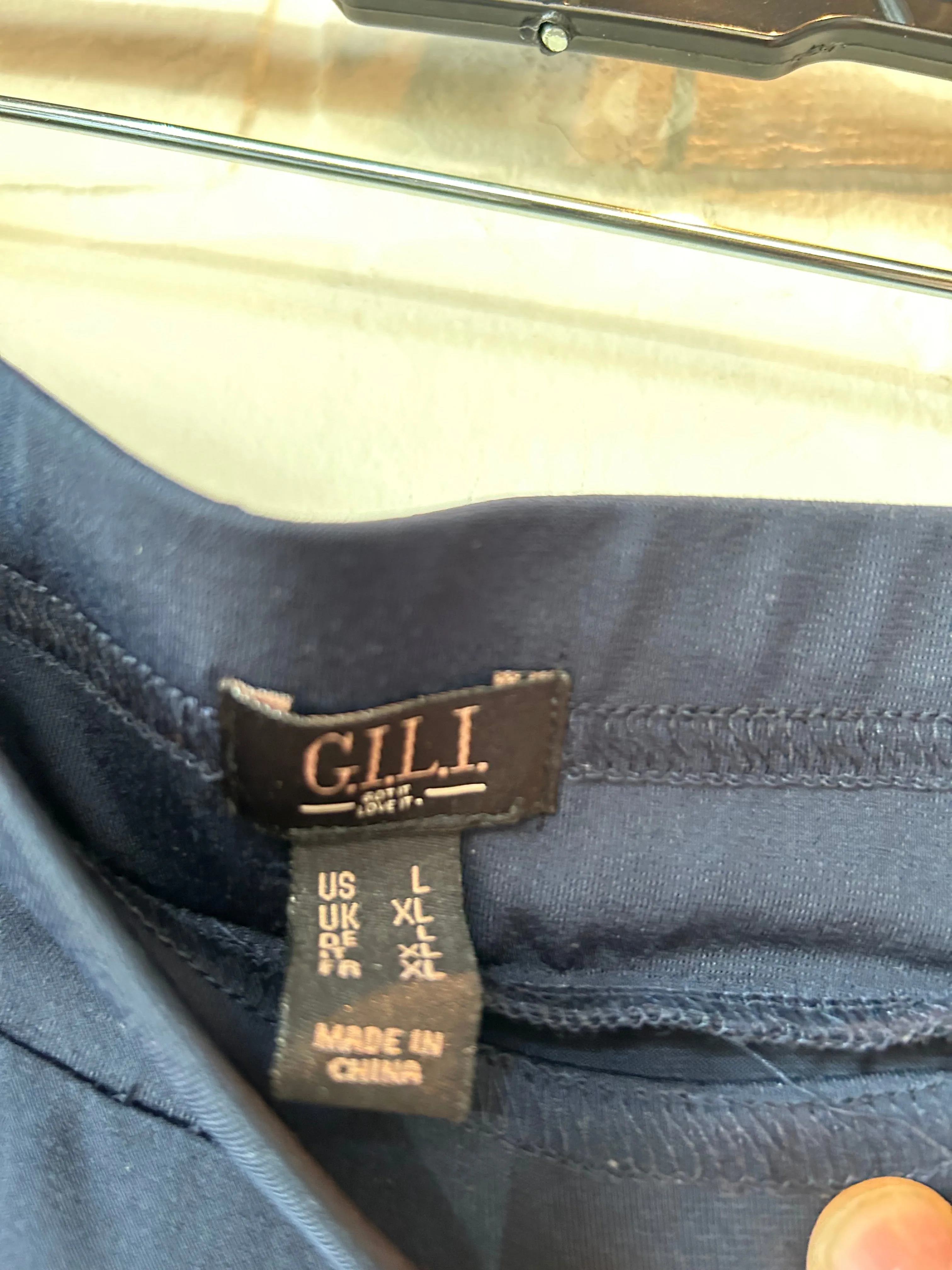 Navy Capris Gili, Size 12