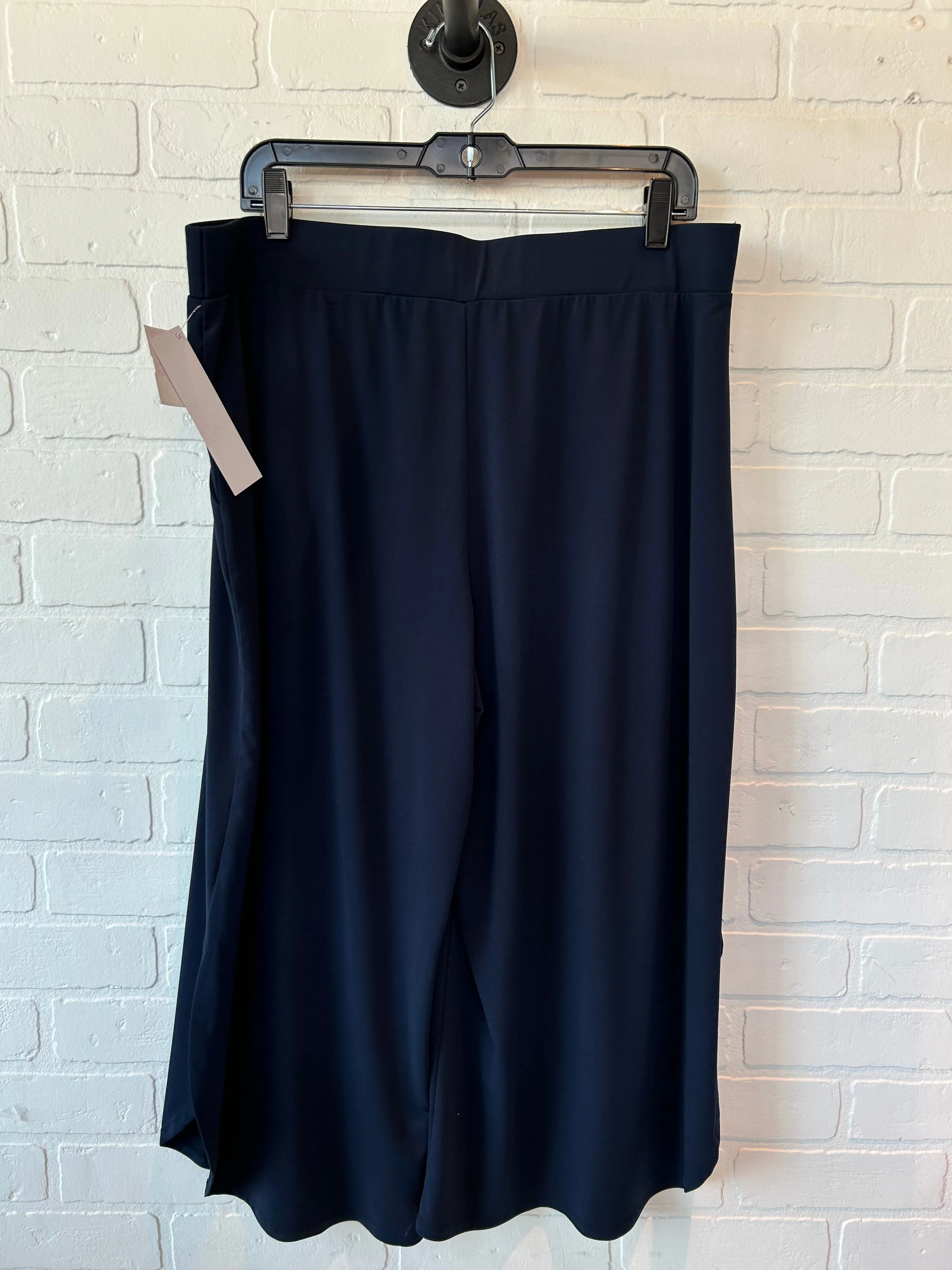 Navy Capris Gili, Size 12